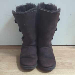 UGG Brown Winter Boots with Sheepskin Lining